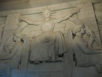 Napoleon Bonaparte, intr-unul din basoreliefurile care inconjoara sarcofagul