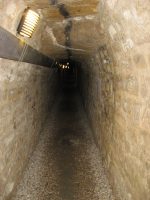 Tunelul care face legatura intre scara si osuar