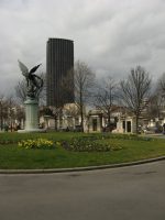 Cimitirul Montparnasse si turnul cu acelasi nume, cea mai inalta cladire din Franta