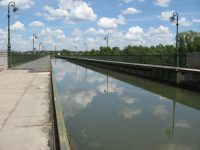 Podul-canal Briare permite trecerea canalului lateral al Loarei peste fluviu