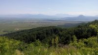 Panorama de pe Vârful Cetății, în dreapta se vede Măgura Codlei
