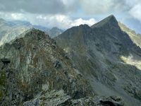 Cornul Călțun în stânga și Negoiu în spate-dreapta